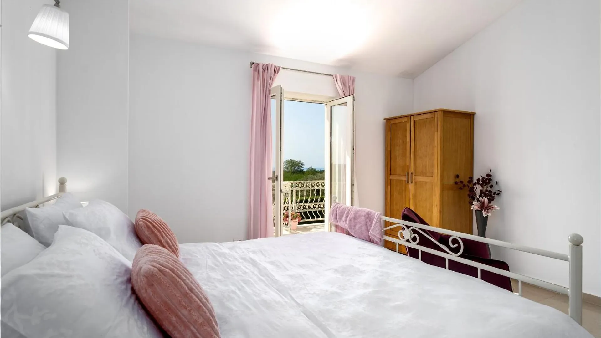Villa Bincila For 12 People Near Porec With Sea View & Beautiful Garden Labinci 0*,  크로아티아